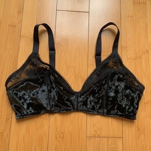 Victoria’sSecret black lace & velvet bralette L